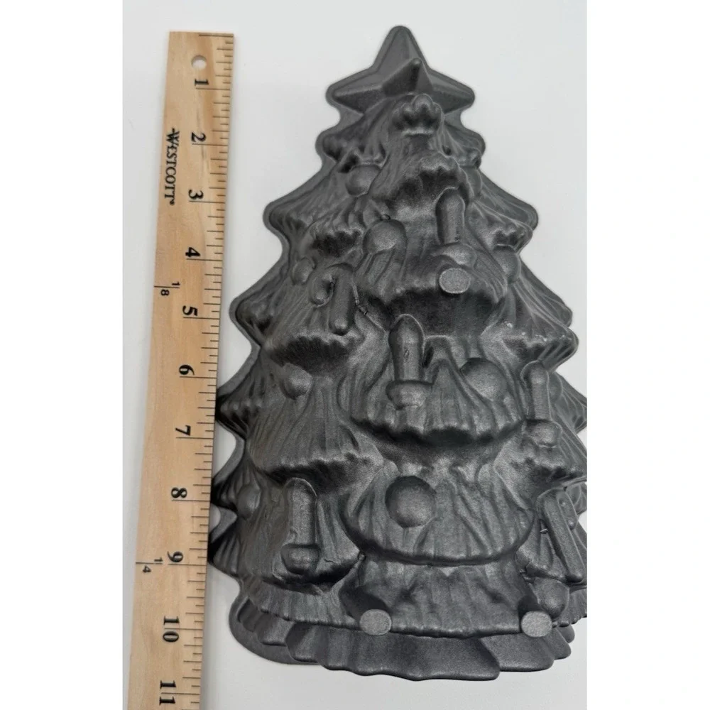 Nordic‎ Ware Christmas Tree Baking Pan Mold 4.5 cup 3D 10